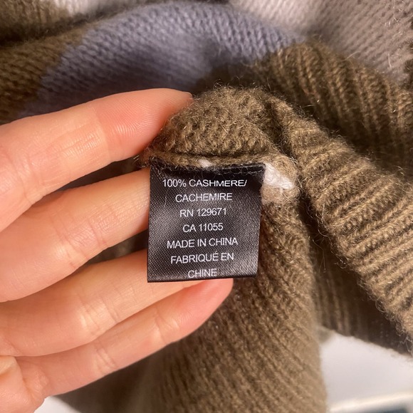 Skull Cashmere Camo Skull Graphic V-Neck Sweater Small - Picture 4 of 6